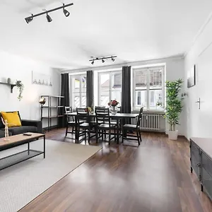  Apartment Living In Center